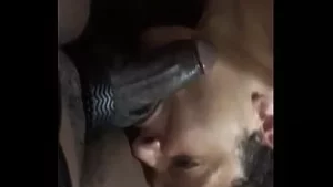 Длинное видео, как я принимаю этот грубый черный член и сосу его член