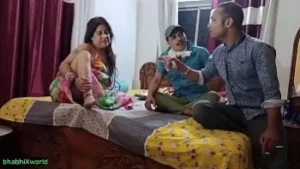 Bhabhi indian dolofan împărtășește momente intime cu un prieten bine dotat