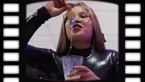 BBW Teen Babe si scatena: compilation di cazzo nero con burping e sputi