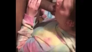 Pawg esposa suzy chupa bbc en frente de marido