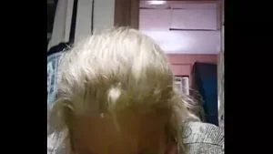 奶奶吮吸英国广播公司，看看她是否还有头脑游戏