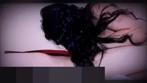 Querida, você se importaria de ordenhar meu pau branco ou prefere um preto?
