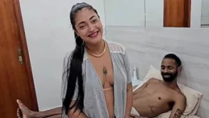 Primul porno al lui BBW Ayla Pimentinha: acțiune anal și interrazială cu trei tipi