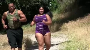 Delilah Black's umed și sălbatic BBW Romp cu un cocoș monstru